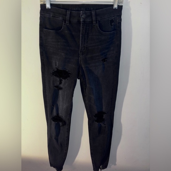 American Eagle Outfitters Denim - American Eagle Black Ripped Jeans Size: 6 Regular